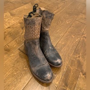 Bedstu leather boots.  Size 9 in excellent condition.